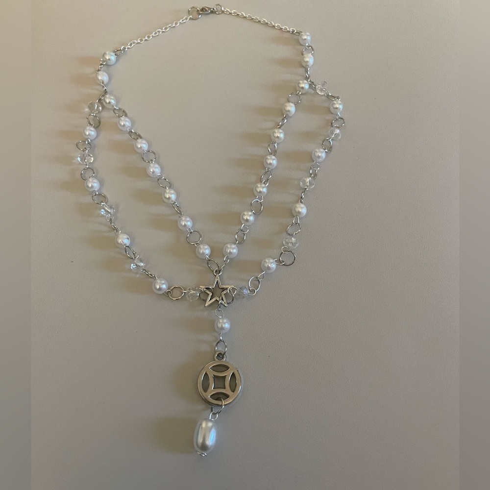 Handmade wired pearl and silver dainty necklace - Picture 2 of 3